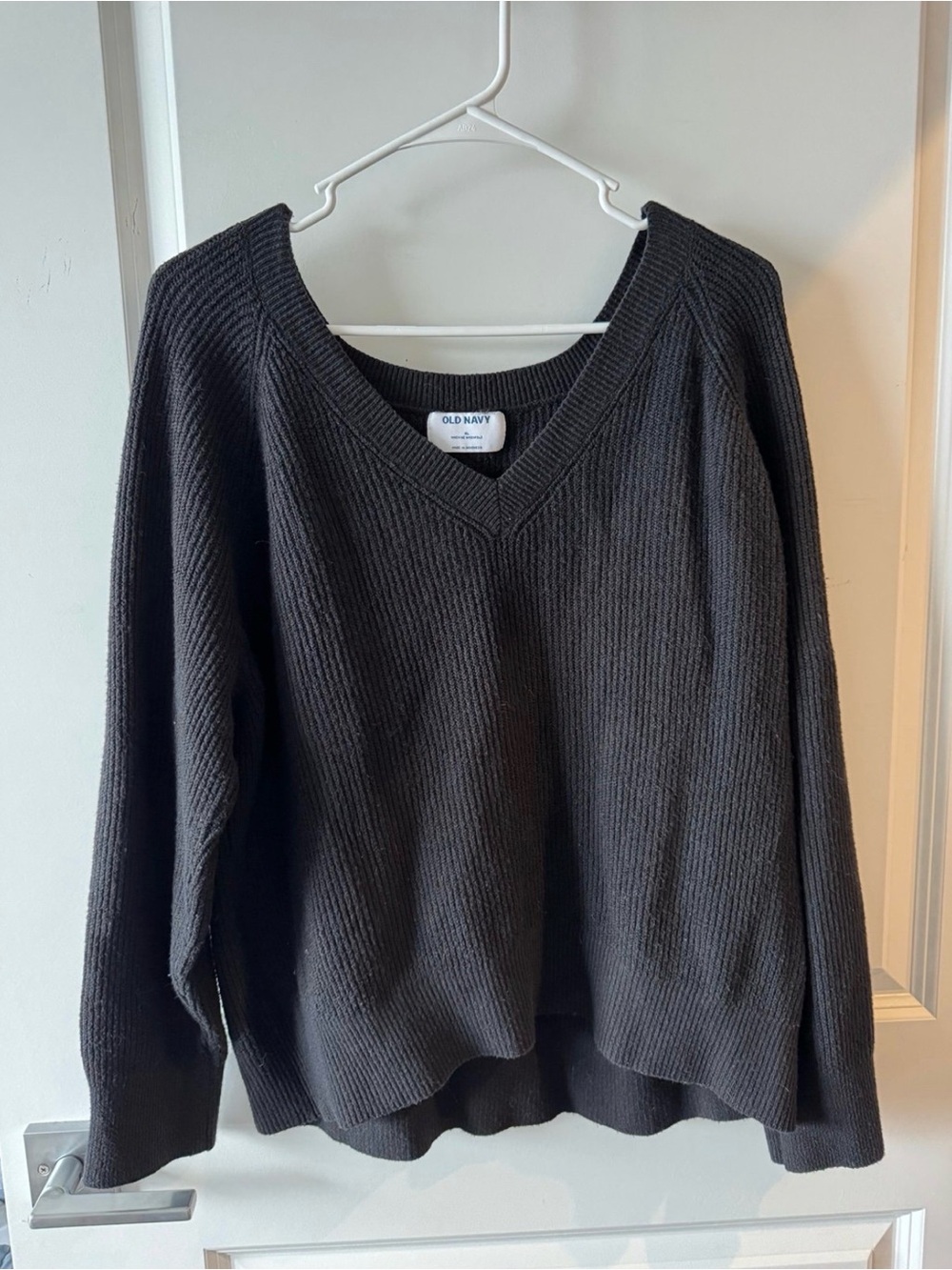 Old Navy Women's Black V-Neck Ribbed Sweater